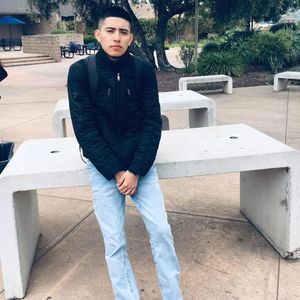 Meet your Posher, Cesar